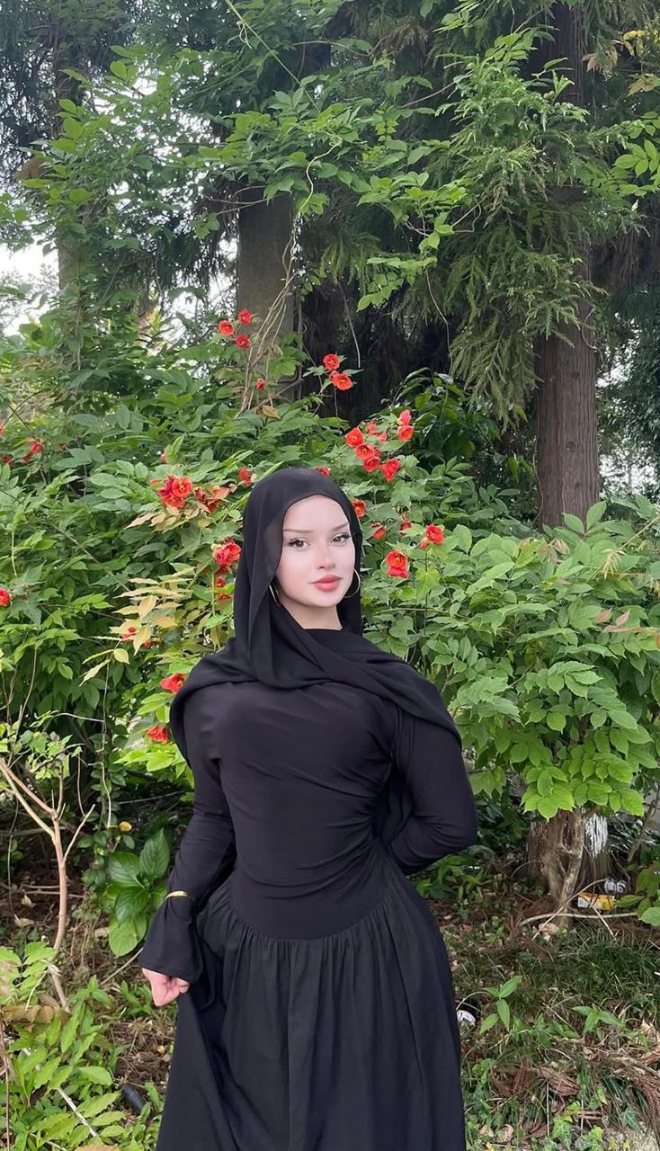 Küçük Örtülü Güleryüzlü Kadın Bayan Escort Serpil