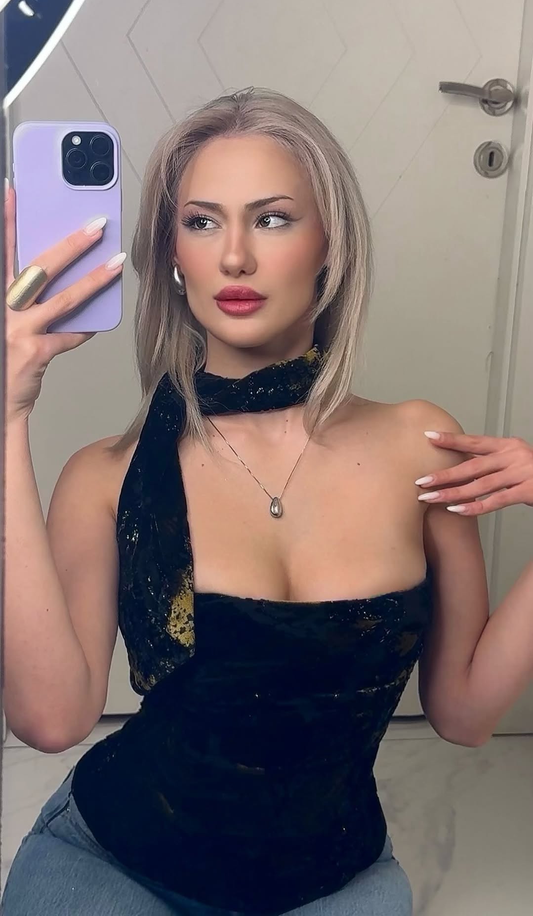 75.yıl Aşkı Gören Kadın Escort Nisa